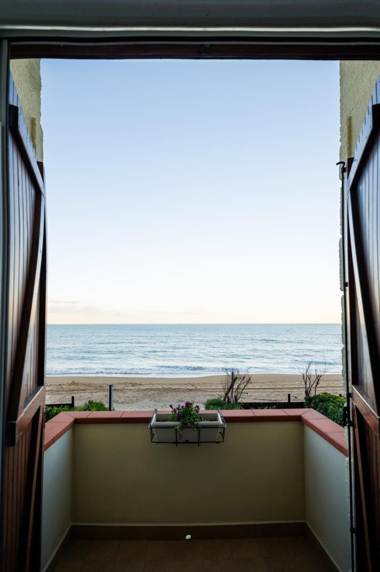 Casamare Una Casa Sulla Spiaggia Nelle Marche Villa Porto Potenza Picena Exterior foto