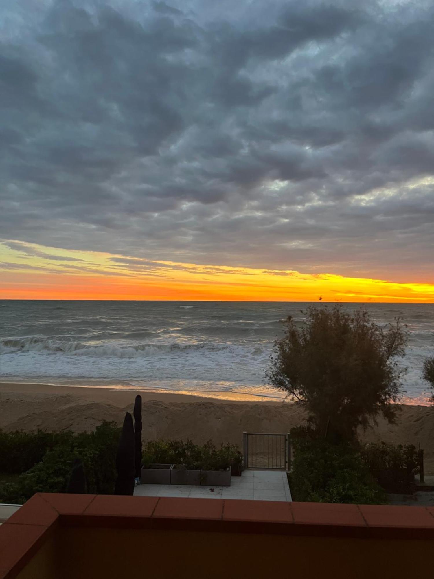 Casamare Una Casa Sulla Spiaggia Nelle Marche Villa Porto Potenza Picena Exterior foto