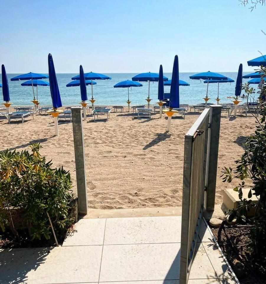 Casamare Una Casa Sulla Spiaggia Nelle Marche Villa Porto Potenza Picena Exterior foto